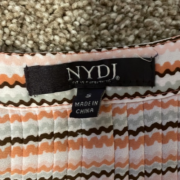 Like new! NYDJ chiffon tank Sz. Small - Picture 2 of 4